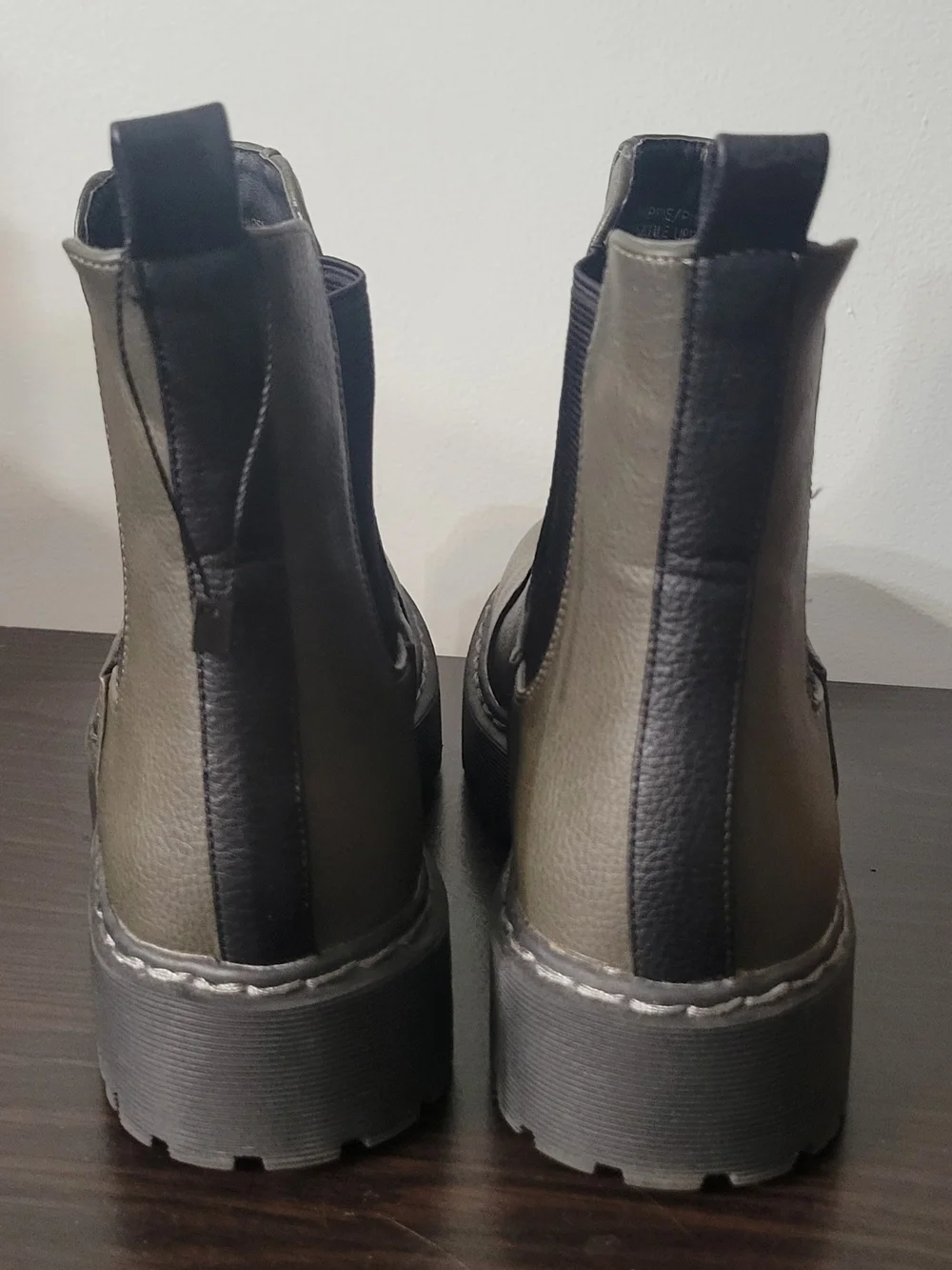 Sincerly Jules Olive Green Leather Hippie Booties with Black Elastic US 7.5